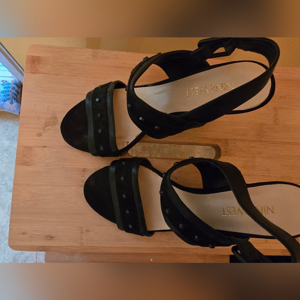 Nine West Black Heeled Shoes with Elegant Design Size 5